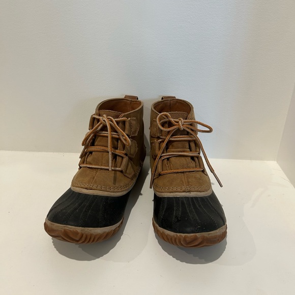 Sorel Out and About Ankle Boots - Picture 8 of 8